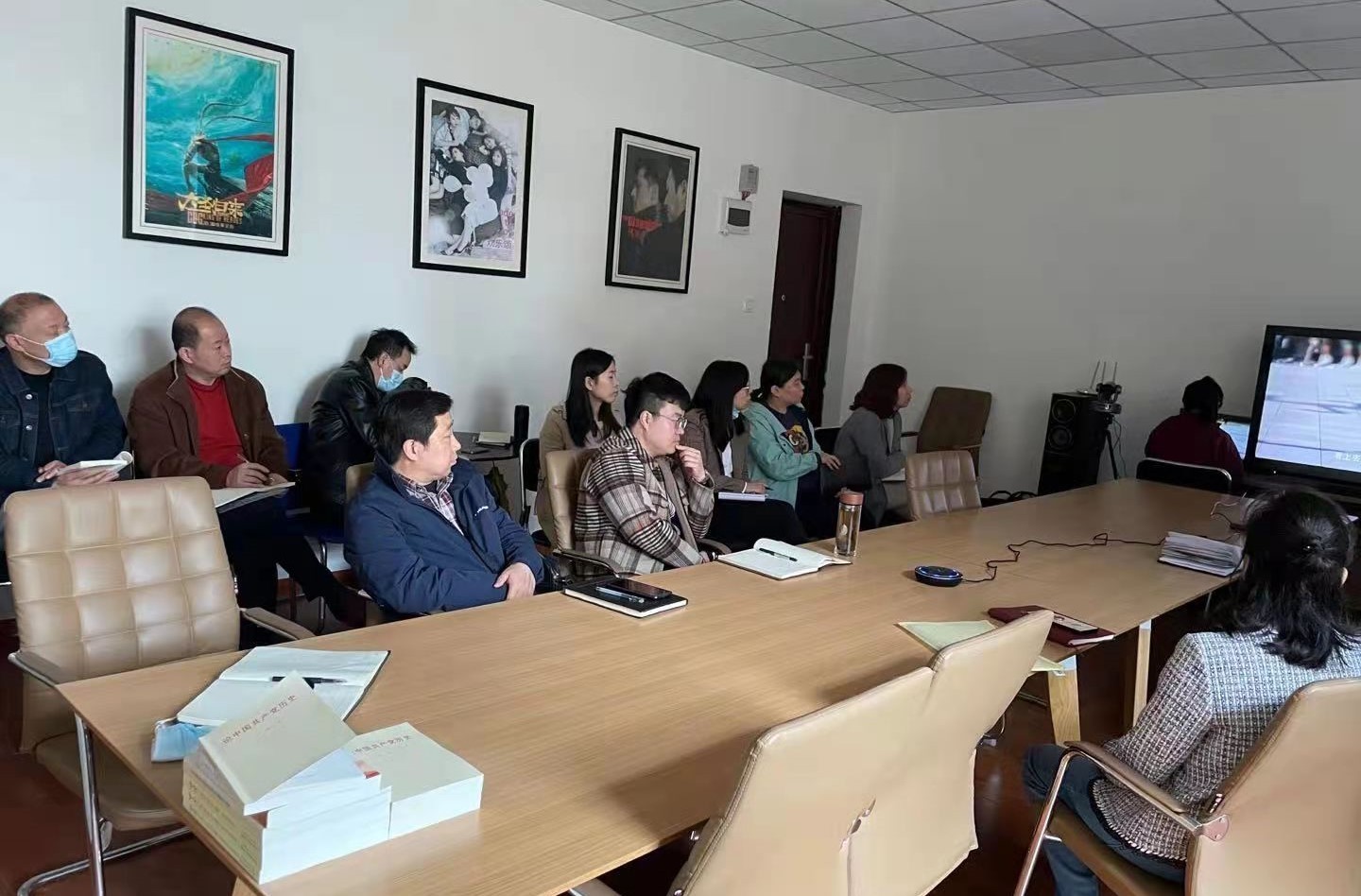 山東影視制作股份有限公司黨支部組織黨員收看建黨百年專題片《百煉成鋼》